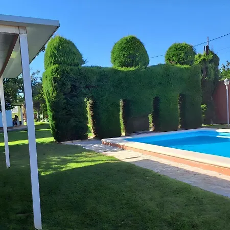 Con Piscina Privada Y Jardin